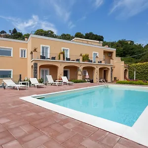 Etelka 3*, Aci Castello Italie